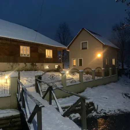 House Nyaraló